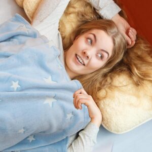 Glow in The Dark Stars Blanket Soft Cozy Blankets for Bed Couch Sofa Camping Travel, (random design )