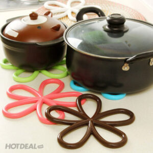 Silicone Flower Hot Pot Mat Stand Heat Resistant Mat For Protect your Dastar khan And Table To Burning (random colors)