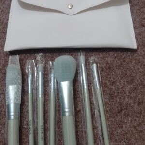 7 Pcs makeup Brush Set Complete Lip Brush Eye Shadow Loose Powder Brush Beauty Tools With Pouch (Green)
